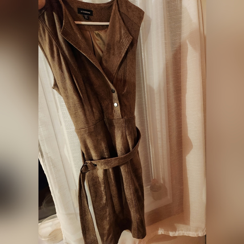 2/22$ Dress Le chateau Medium - Picture 2 of 5
